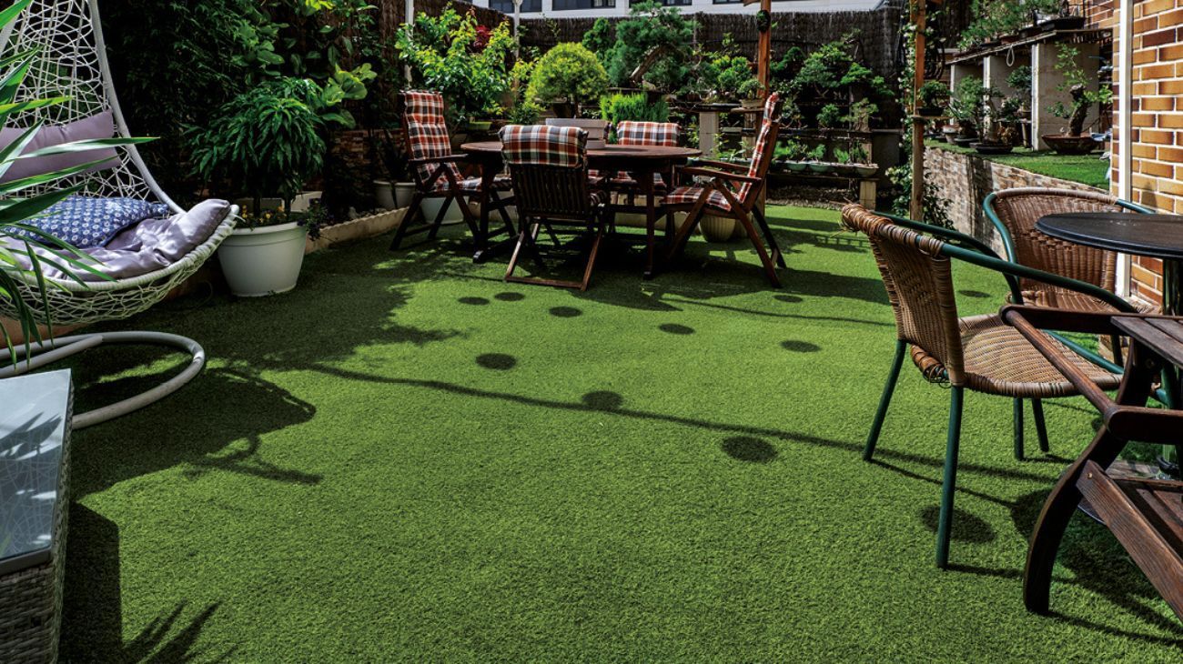 Montare gazon artificial pe pamant